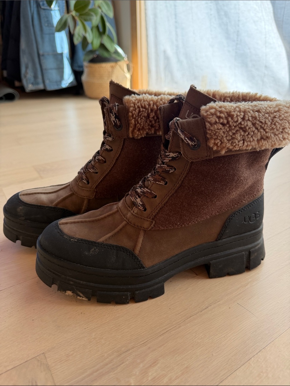 UGG - Picture 5 of 12